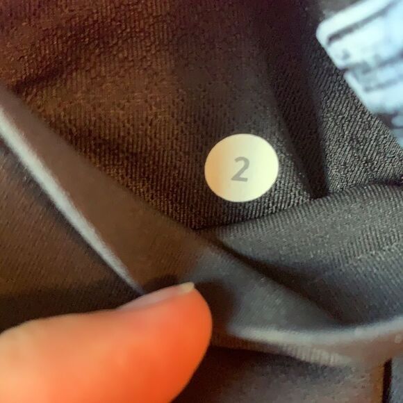 LULULEMON Hot to Street Crop Heat Wave Black White Size 2 - Picture 7 of 7